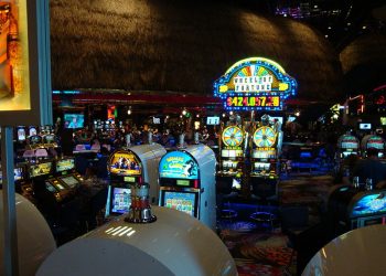 How Advantageous Is Playing Slot Games In The Online Platform?
