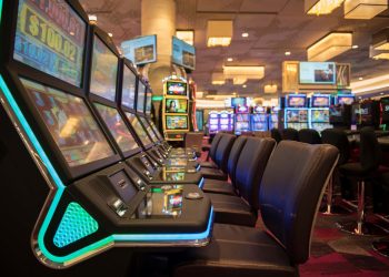 Why You Should Try Your Luck at Playing Online Slots