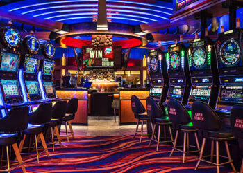 Exploring the Differences between Online Slot Games and Traditional Casino Slot Machines