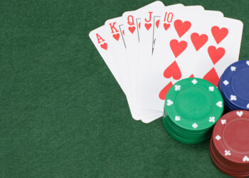 Three Card Poker vs. Five Card Draw: Speed vs. Strategy