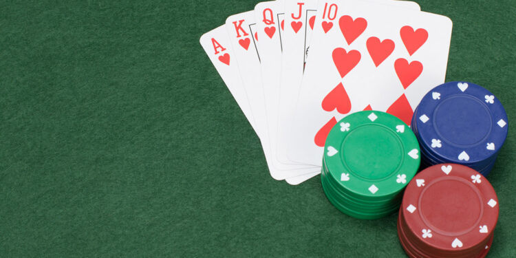 Three Card Poker vs. Five Card Draw: Speed vs. Strategy